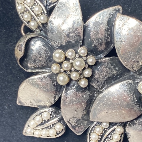 20" Antiqued Finish Silver Tone Flower Necklace Statement Piece - Picture 3 of 11